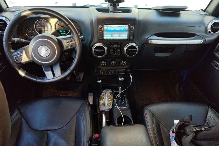 Used Jeep Wrangler 2015 3.0L Sahara Four-Door Edition Center Console