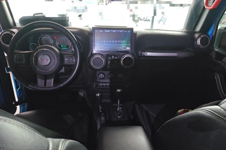 Used Jeep Wrangler 2015 3.0L Sahara Four-Door Comfort Edition Center Console