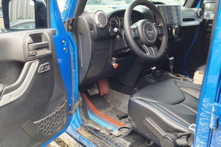 Used Jeep Wrangler 2015 2.8TD Sahara Four-Door Comfort Edition Driver Seat