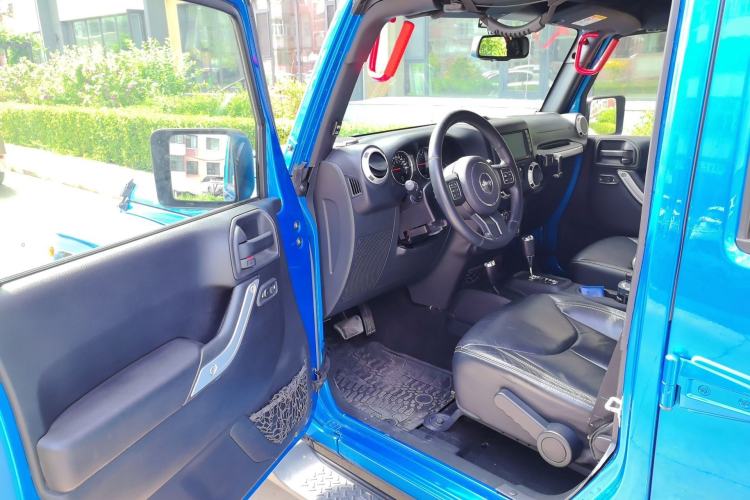 Used Jeep Wrangler 2015 3.0L Sahara Four-Door Comfort Edition Driver Seat
