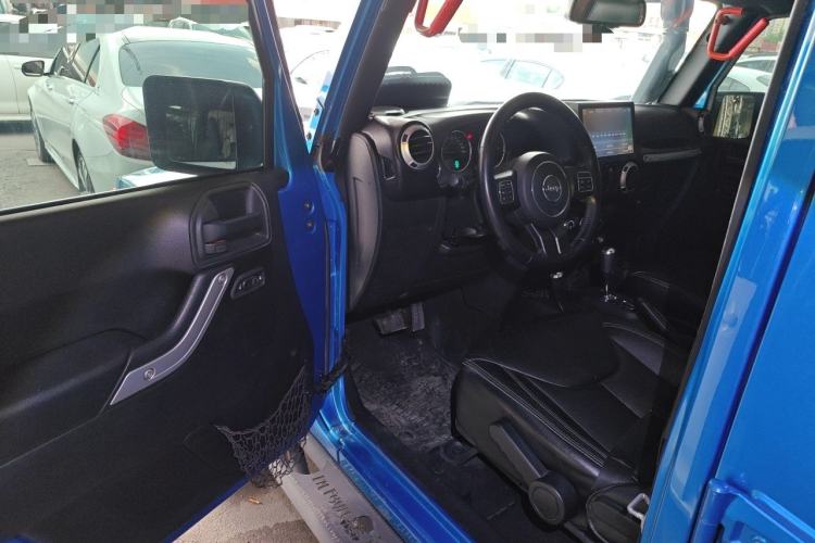 Used Jeep Wrangler 2015 3.0L Sahara Four-Door Comfort Edition Driver Seat