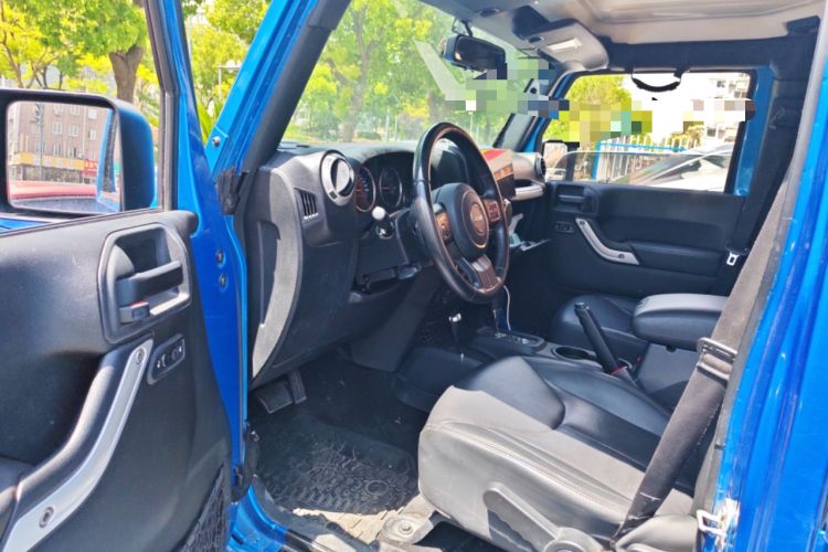 Used Jeep Wrangler 2015 2.8TD Sahara Four-Door Comfort Edition Driver Seat