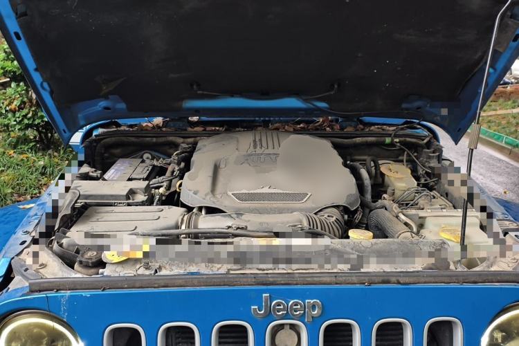 Used Jeep Wrangler 2015 3.0L Sahara Four-Door Comfort Edition Engine Bay
