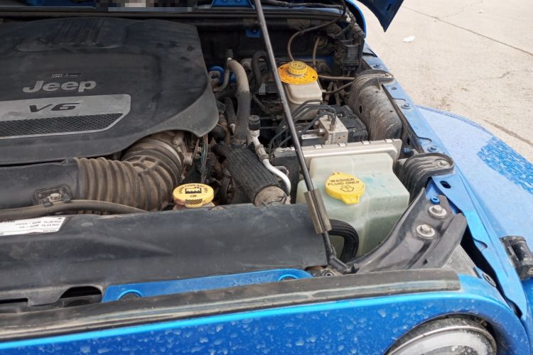 Used Jeep Wrangler 2015 3.0L Sahara Four-Door Edition Engine Bay Left