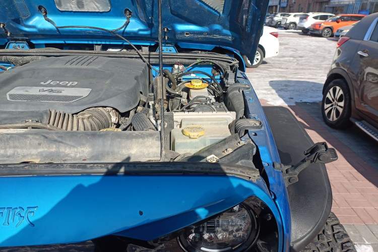 Used Jeep Wrangler 2015 3.6L Rubicon Two-Door Comfort Edition Engine Bay Left