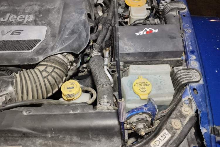 Used Jeep Wrangler 2015 3.6L Rubicon Four-Door Comfort Edition Engine Bay Left