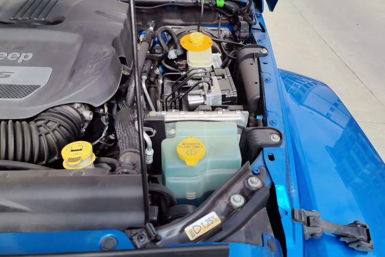 Used Jeep Wrangler 2015 3.0L Sahara Four-Door Comfort Edition Engine Bay Left