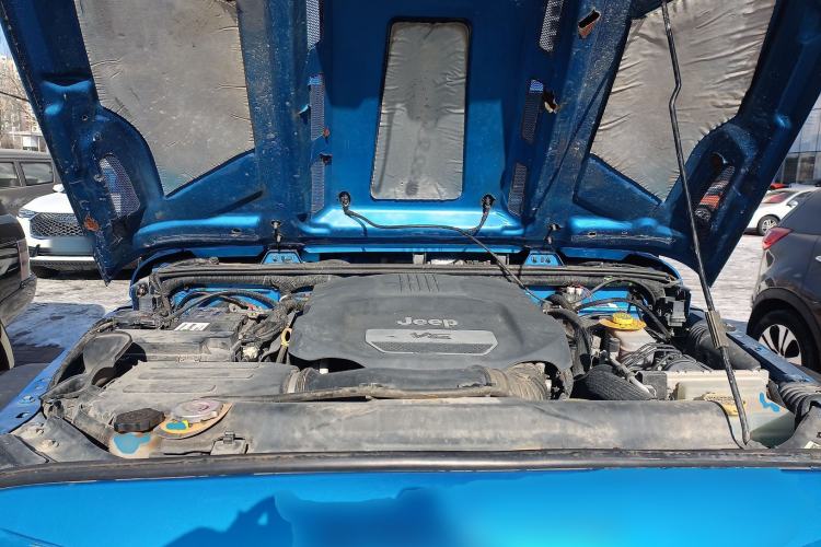 Used Jeep Wrangler 2015 3.6L Rubicon Two-Door Comfort Edition Engine Bay