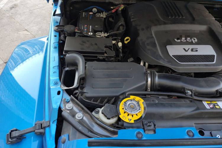 Used Jeep Wrangler 2015 3.0L Sahara Four-Door Edition Engine Bay Right