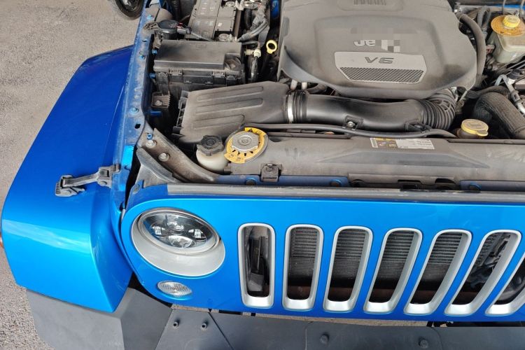 Used Jeep Wrangler 2015 3.0L Sahara Four-Door Comfort Edition Engine Bay Right