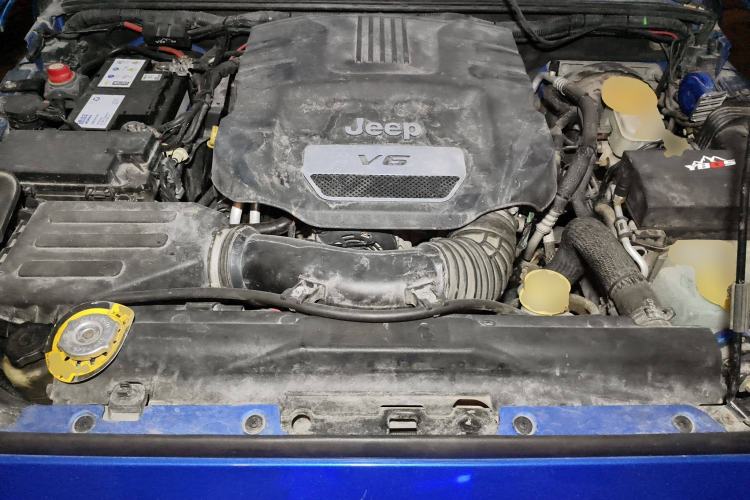 Used Jeep Wrangler 2015 3.6L Rubicon Four-Door Comfort Edition Engine Bay