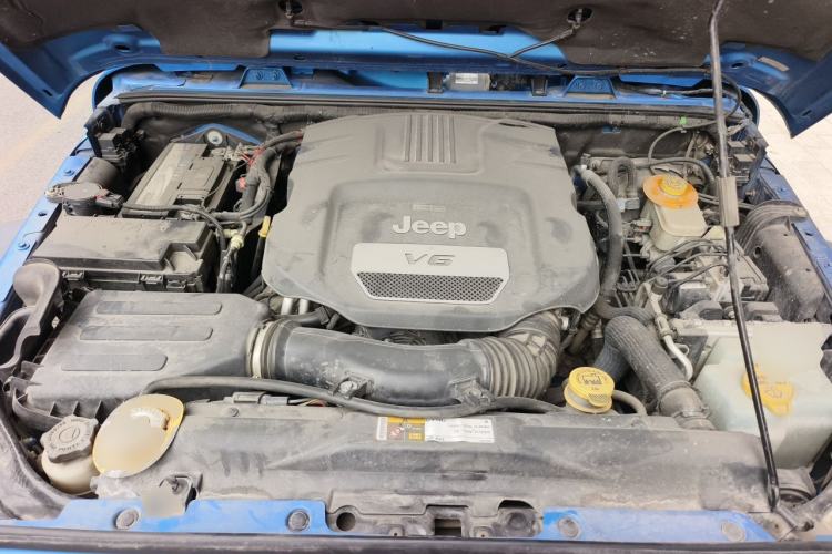 Used Jeep Wrangler 2015 3.6L Rubicon Four-Door Comfort Edition Engine Bay