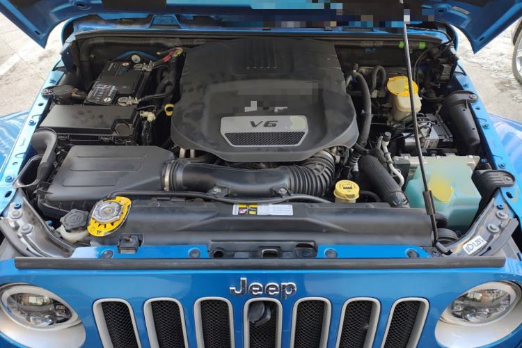 Used Jeep Wrangler 2015 3.0L Sahara Four-Door Edition Engine Bay