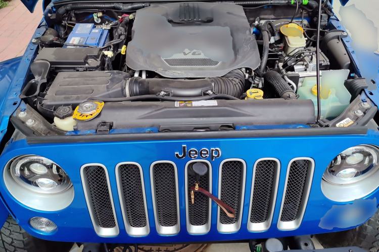 Used Jeep Wrangler 2015 3.0L Sahara Four-Door Comfort Edition Engine Bay