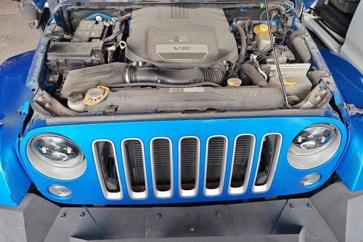 Used Jeep Wrangler 2015 3.0L Sahara Four-Door Comfort Edition Engine Bay