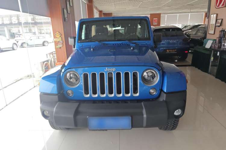 Used Jeep Wrangler 2015 3.0L Sahara Four-Door Comfort Edition Exterior 1