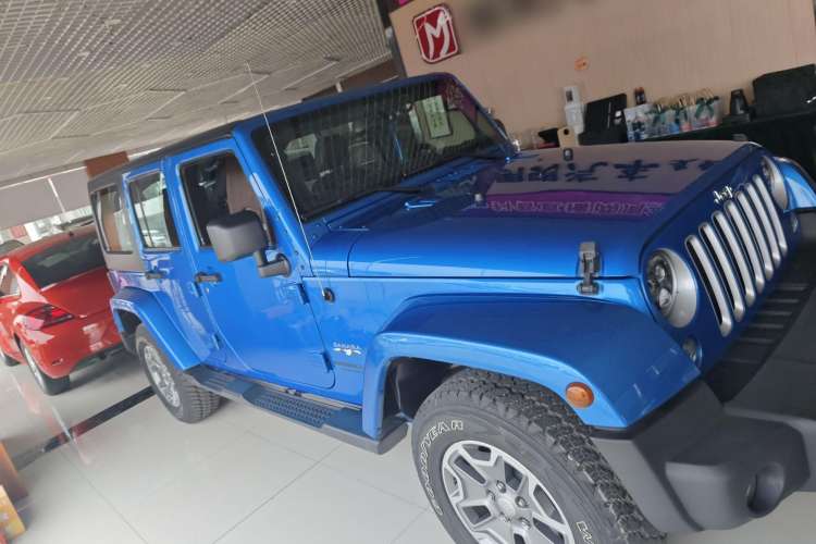 Used Jeep Wrangler 2015 3.0L Sahara Four-Door Comfort Edition Exterior 2