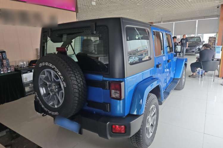 Used Jeep Wrangler 2015 3.0L Sahara Four-Door Comfort Edition Exterior 3