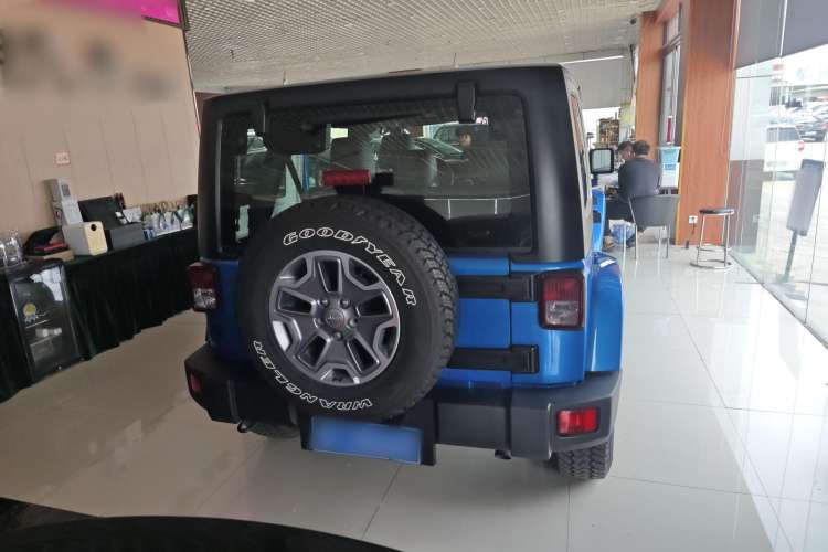 Used Jeep Wrangler 2015 3.0L Sahara Four-Door Comfort Edition Exterior 4