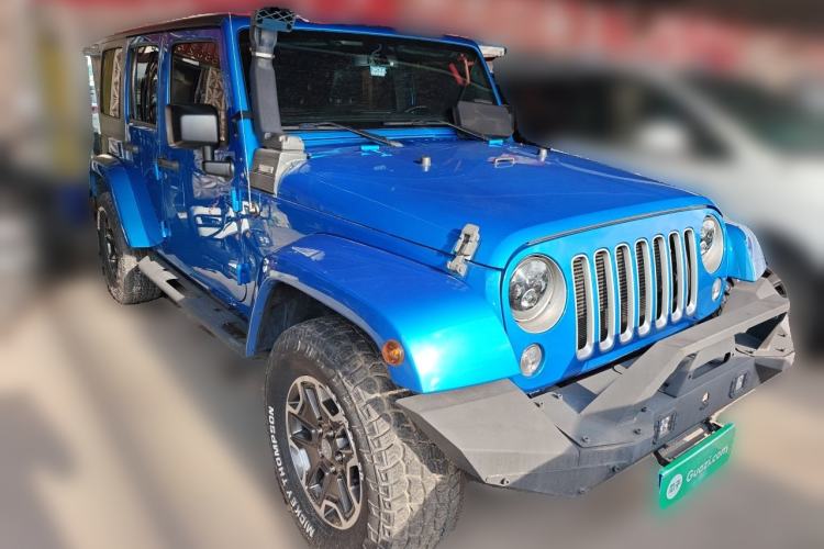 Used Jeep Wrangler 2015 3.0L Sahara Four-Door Comfort Edition Front Right 45 Deg