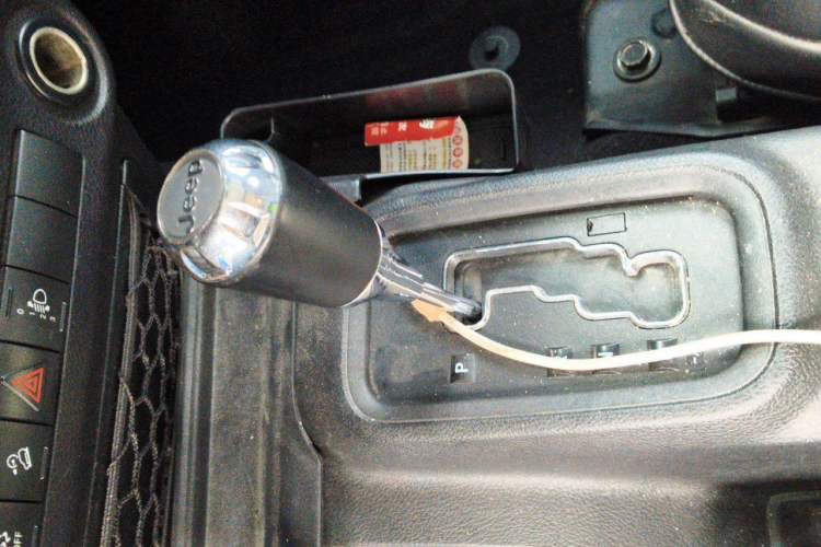 Used Jeep Wrangler 2015 2.8TD Sahara Four-Door Comfort Edition Gear Lever