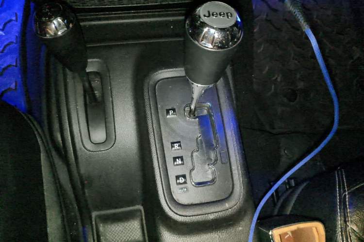 Used Jeep Wrangler 2015 3.6L Rubicon Four-Door Comfort Edition Gear Lever