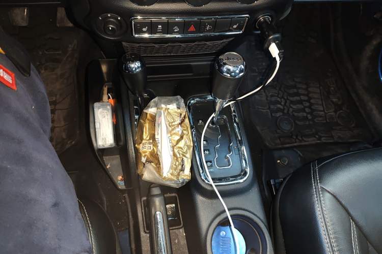Used Jeep Wrangler 2015 3.0L Sahara Four-Door Edition Gear Lever