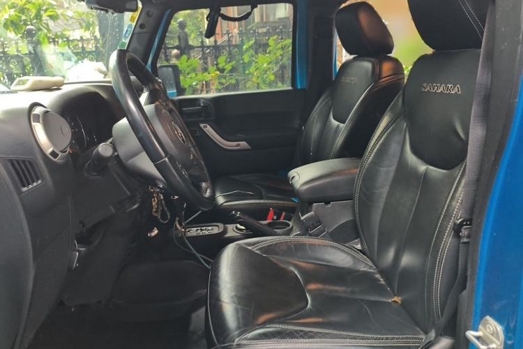Used Jeep Wrangler 2015 3.0L Sahara Four-Door Comfort Edition Left Front Seat