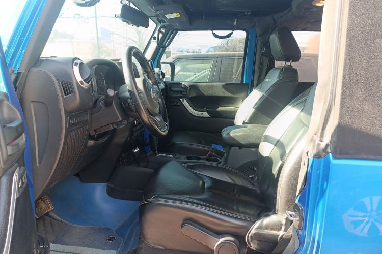 Used Jeep Wrangler 2015 3.6L Rubicon Two-Door Comfort Edition Left Front Seat