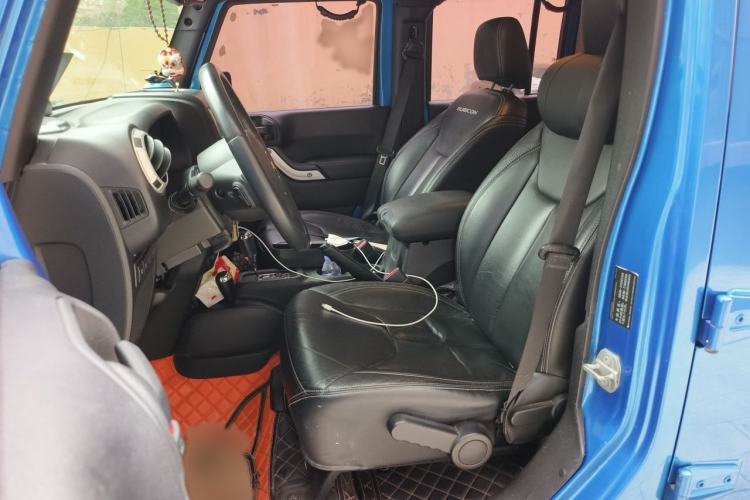 Used Jeep Wrangler 2015 3.6L Rubicon Four-Door Comfort Edition Left Front Seat