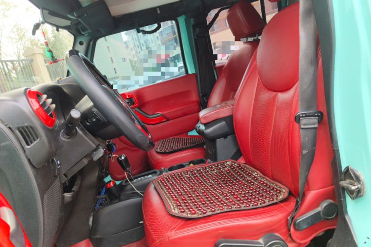 Used Jeep Wrangler 2015 2.8TD Sahara Four-Door Comfort Edition Left Front Seat