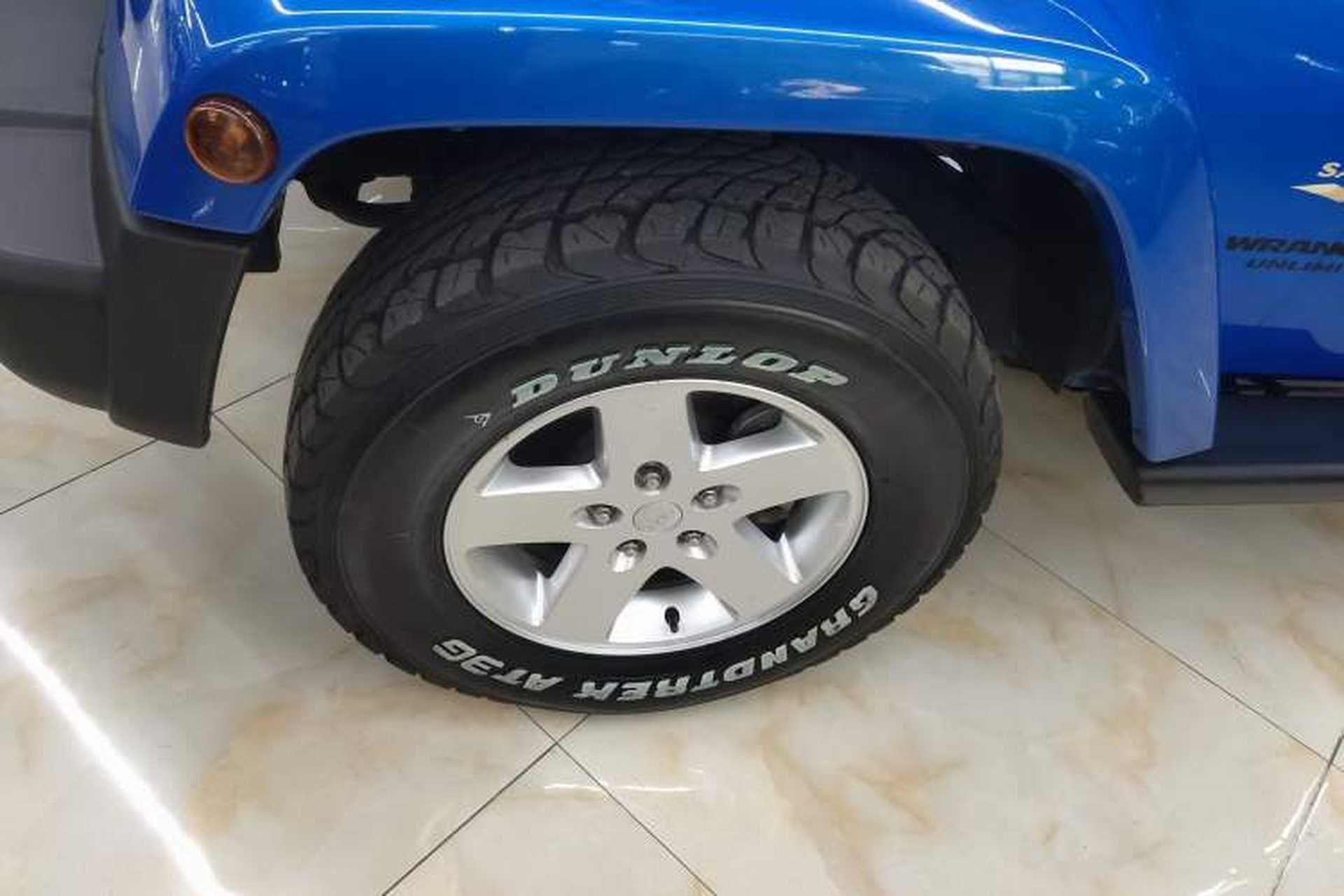 Used Jeep Wrangler 2015 2.8TD Sahara Four-Door Comfort Edition Left Front Wheel Hub