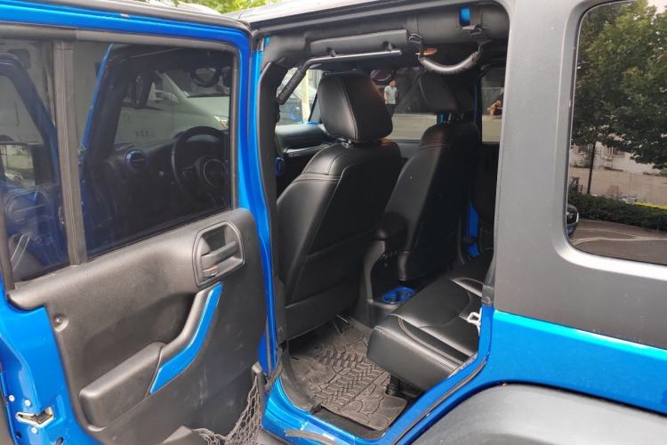 Used Jeep Wrangler 2015 3.6L Rubicon Four-Door Edition Left Rear Seat
