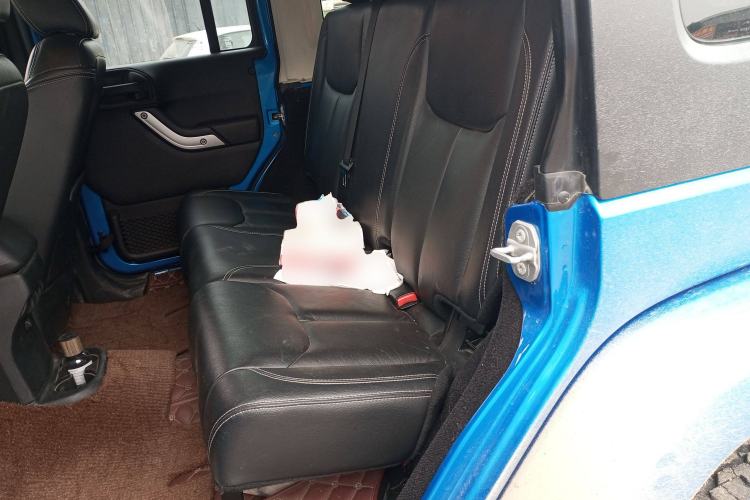 Used Jeep Wrangler 2015 3.0L Sahara Four-Door Edition Left Rear Seat