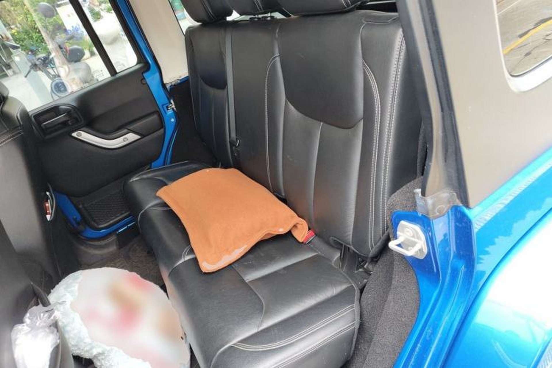 Used Jeep Wrangler 2015 3.0L Sahara Four-Door Edition Left Rear Seat