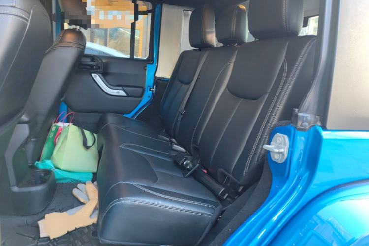 Used Jeep Wrangler 2015 3.0L Sahara Four-Door Edition Left Rear Seat