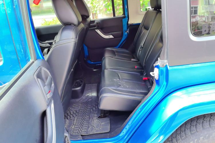 Used Jeep Wrangler 2015 3.0L Sahara Four-Door Comfort Edition Left Rear Seat