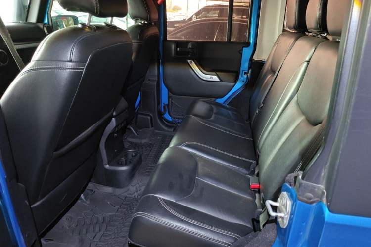 Used Jeep Wrangler 2015 3.0L Sahara Four-Door Comfort Edition Left Rear Seat