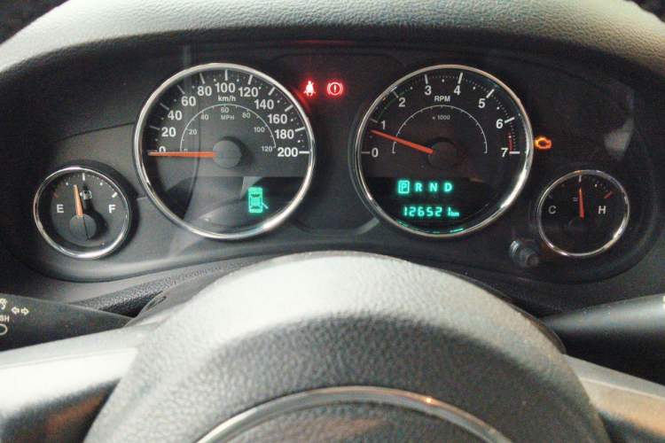 Used Jeep Wrangler 2015 3.0L Sahara Four-Door Comfort Edition Odometer Close Up