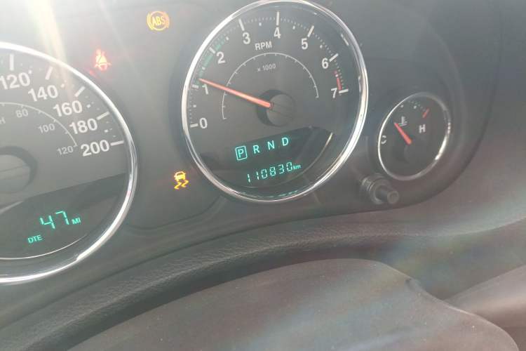 Used Jeep Wrangler 2015 3.6L Rubicon Two-Door Comfort Edition Odometer Close Up