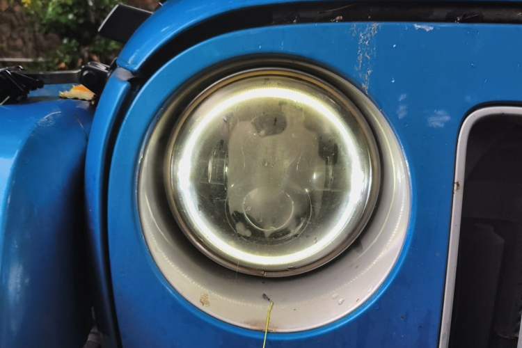 Used Jeep Wrangler 2015 3.0L Sahara Four-Door Comfort Edition Right Front Headlight