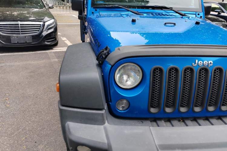 Used Jeep Wrangler 2015 3.6L Rubicon Four-Door Edition Right Front Headlight