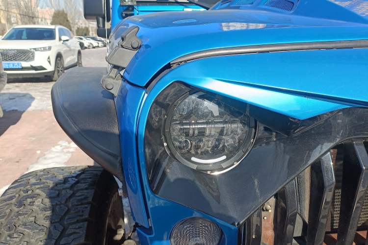 Used Jeep Wrangler 2015 3.6L Rubicon Two-Door Comfort Edition Right Front Headlight