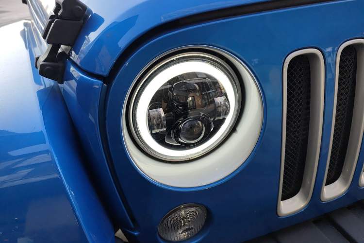 Used Jeep Wrangler 2015 3.0L Sahara Four-Door Edition Right Front Headlight