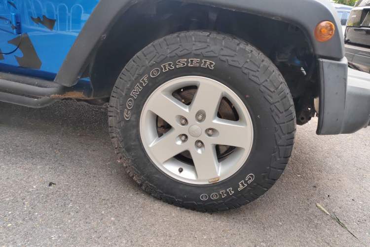 Used Jeep Wrangler 2015 3.6L Rubicon Four-Door Edition Right Front Wheel Hub