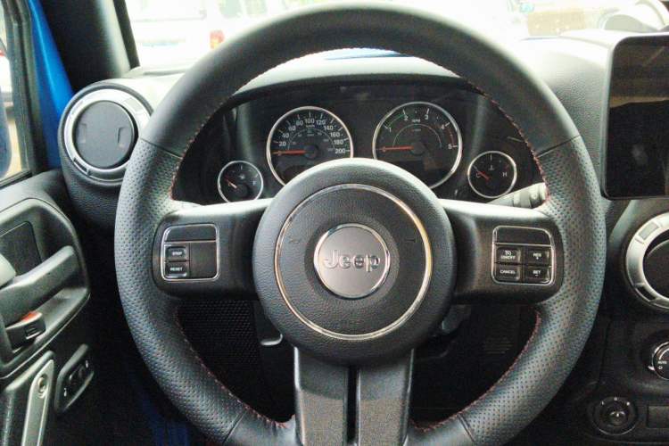 Used Jeep Wrangler 2015 2.8TD Sahara Four-Door Comfort Edition Steering Wheel