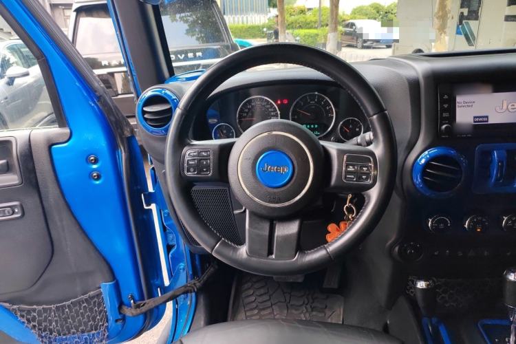 Used Jeep Wrangler 2015 3.6L Rubicon Four-Door Edition Steering Wheel