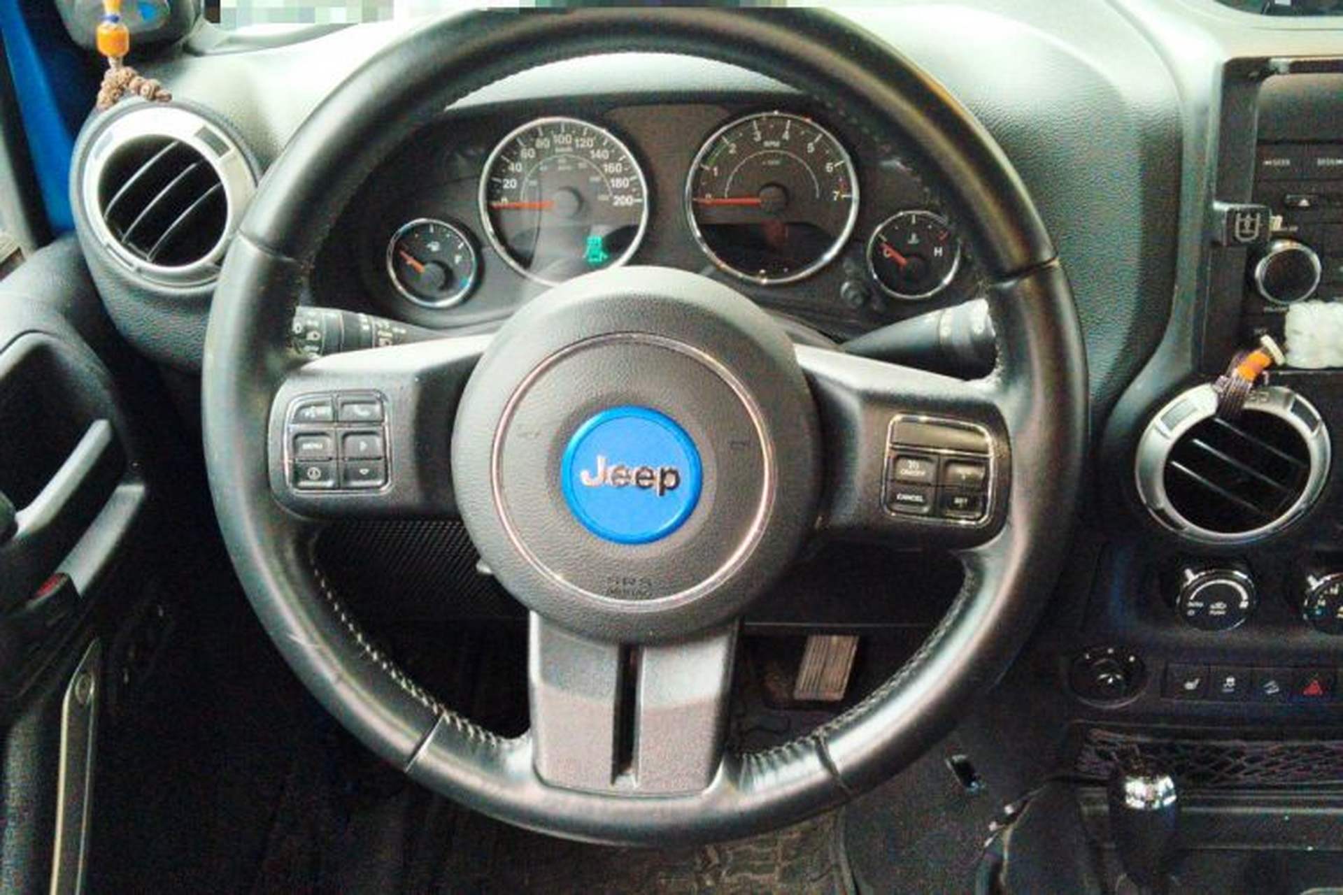 Used Jeep Wrangler 2015 3.0L Sahara Four-Door Comfort Edition Steering Wheel