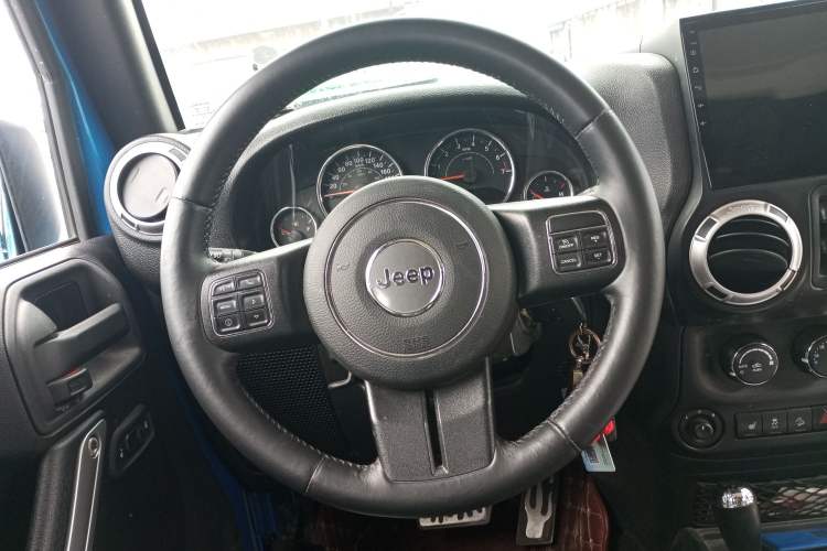 Used Jeep Wrangler 2015 3.0L Sahara Four-Door Edition Steering Wheel