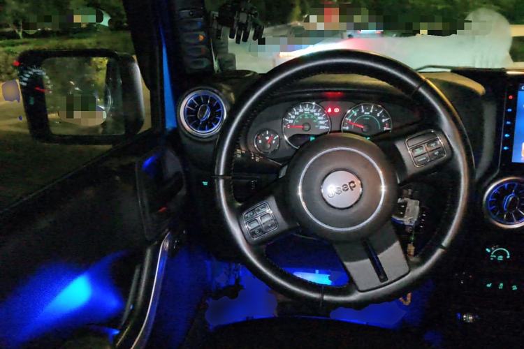 Used Jeep Wrangler 2015 3.6L Rubicon Four-Door Comfort Edition Steering Wheel